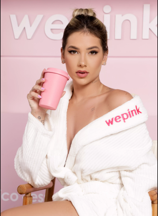 Virginia Fonseca com Kit WePink
